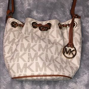 Michael Kors cross body purse!!